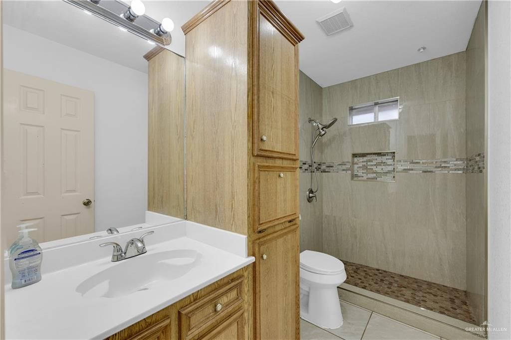 Image 17 of property listing at 211 Dove Street, San Juan, TX 78589