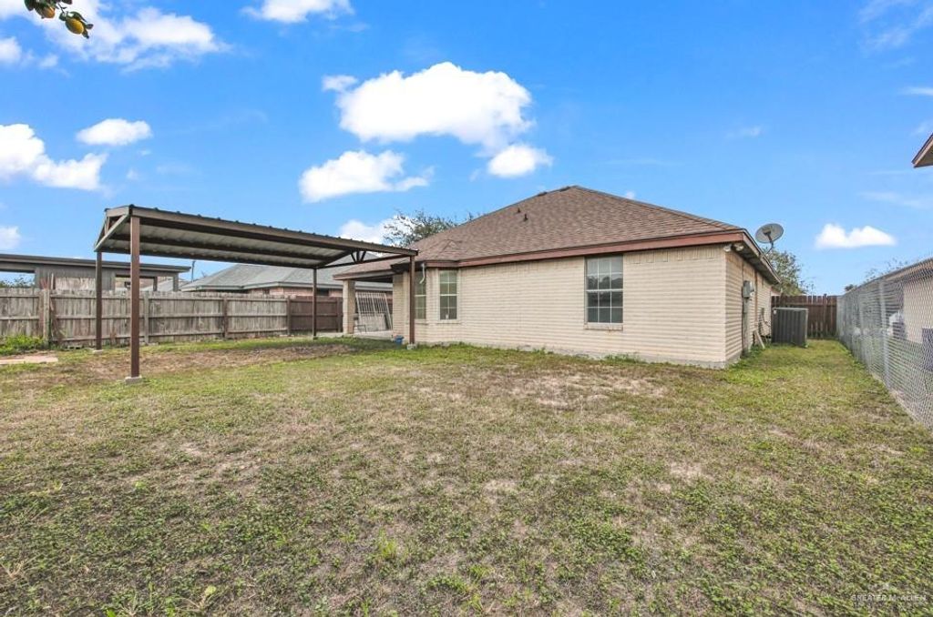 Image 7 of property listing at 211 Dove Street, San Juan, TX 78589