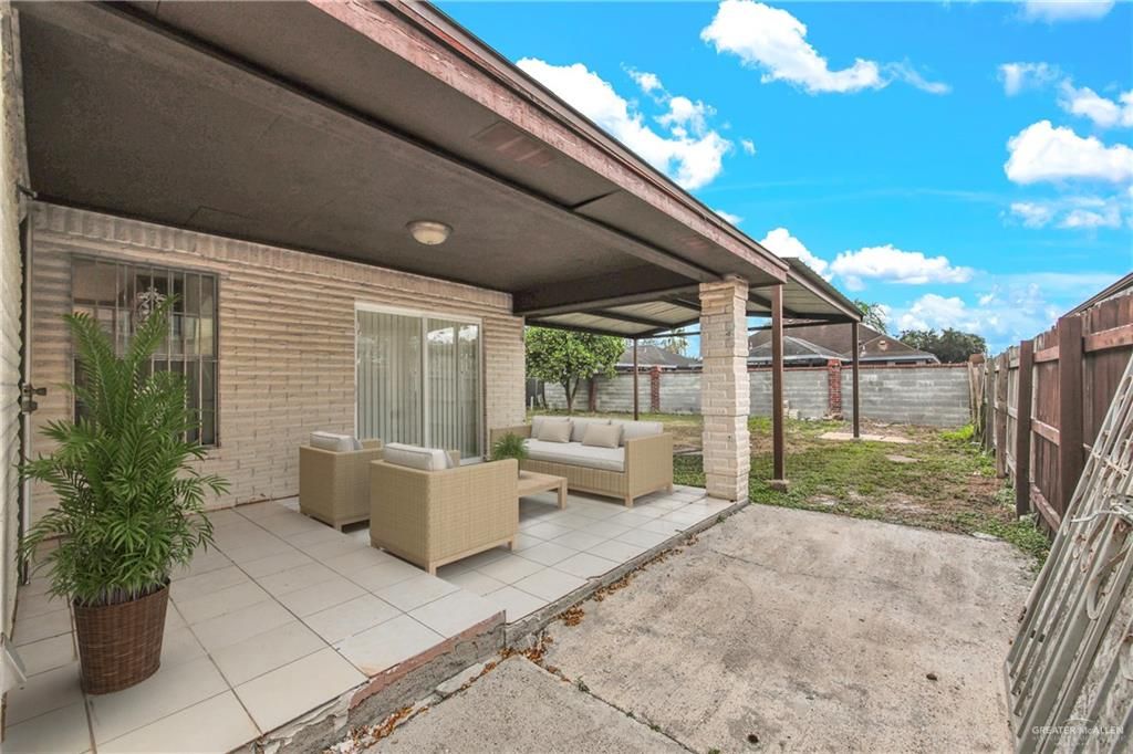 Image 8 of property listing at 211 Dove Street, San Juan, TX 78589