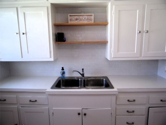 1902 W Dry Street, San Saba, TX 76877