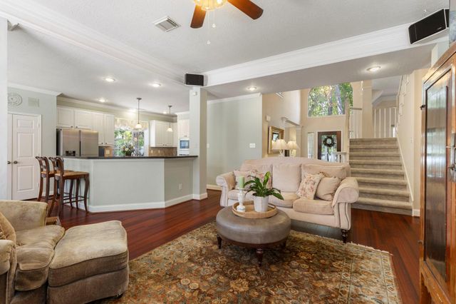 63 Driftoak Circle, The Woodlands, TX 77381