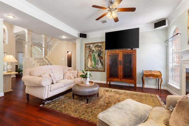 63 Driftoak Circle, The Woodlands, TX 77381