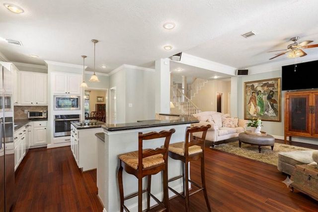 63 Driftoak Circle, The Woodlands, TX 77381