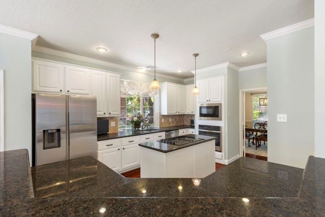 63 Driftoak Circle, The Woodlands, TX 77381