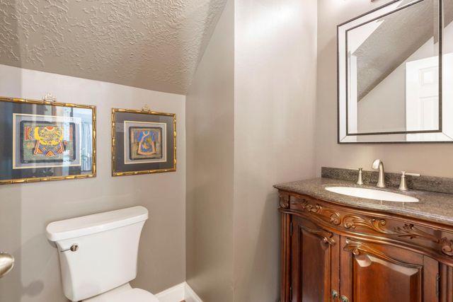 63 Driftoak Circle, The Woodlands, TX 77381