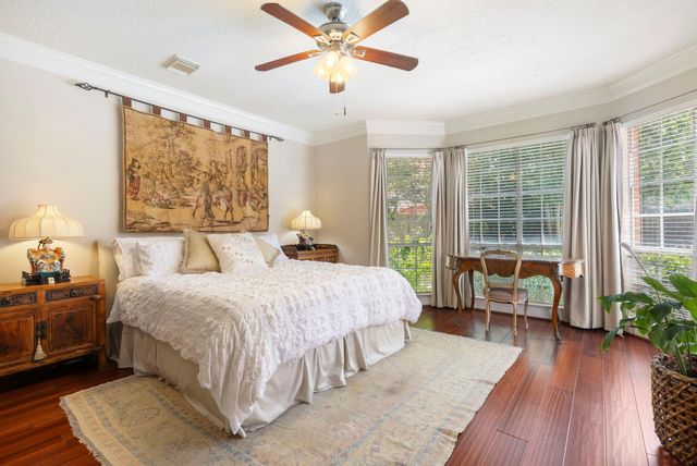 63 Driftoak Circle, The Woodlands, TX 77381