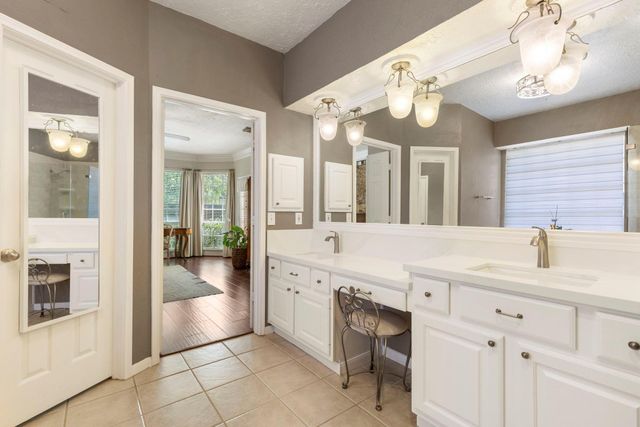 63 Driftoak Circle, The Woodlands, TX 77381