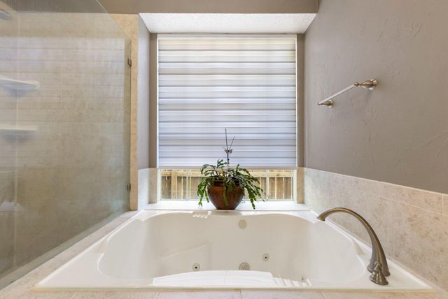 63 Driftoak Circle, The Woodlands, TX 77381