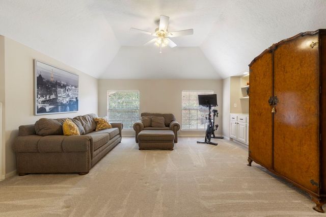 63 Driftoak Circle, The Woodlands, TX 77381