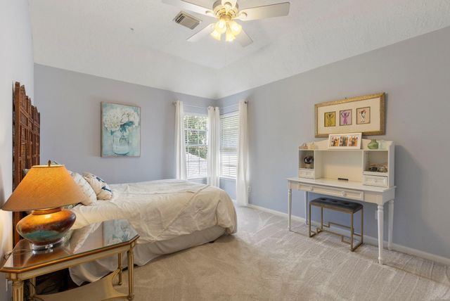 63 Driftoak Circle, The Woodlands, TX 77381