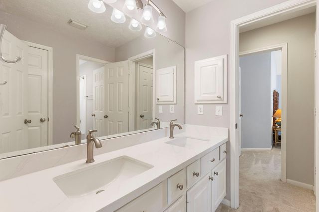 63 Driftoak Circle, The Woodlands, TX 77381