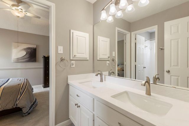 63 Driftoak Circle, The Woodlands, TX 77381
