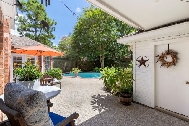 63 Driftoak Circle, The Woodlands, TX 77381