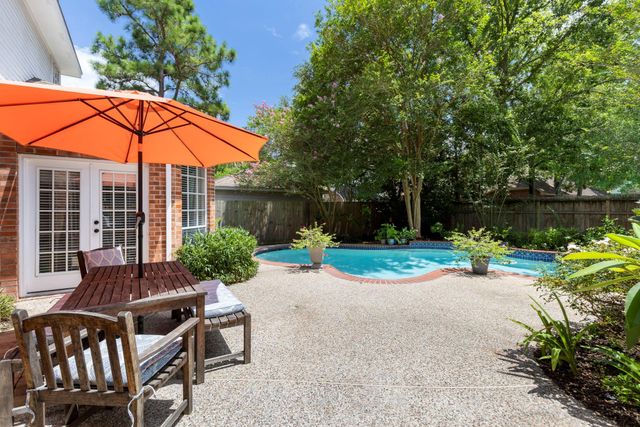 63 Driftoak Circle, The Woodlands, TX 77381
