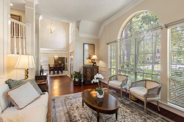 63 Driftoak Circle, The Woodlands, TX 77381