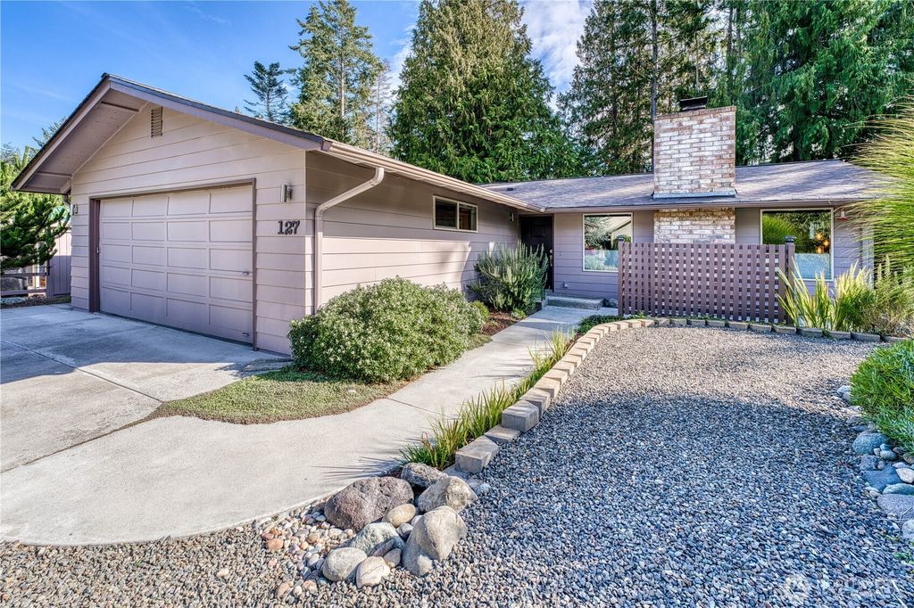 127 Sunset Place, Sequim, WA 98382