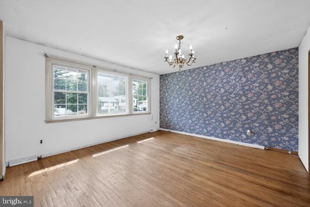 919 GRENVILLE DR, Blackwood, NJ 08012