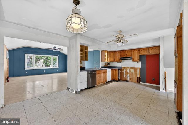 919 GRENVILLE DR, Blackwood, NJ 08012