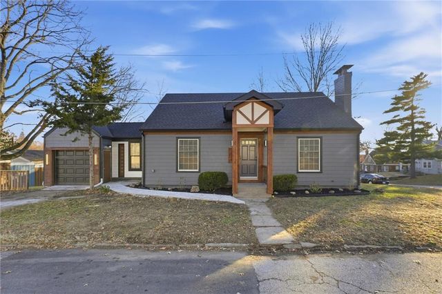 1229 W White Oak Avenue, Independence, MO 64050