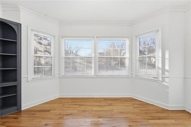 1229 W White Oak Avenue, Independence, MO 64050