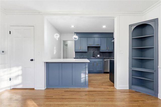 1229 W White Oak Avenue, Independence, MO 64050