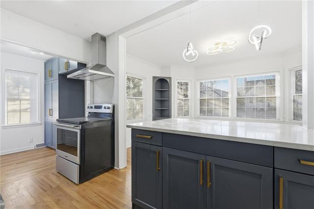 1229 W White Oak Avenue, Independence, MO 64050