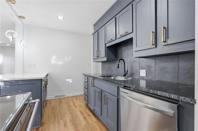 1229 W White Oak Avenue, Independence, MO 64050