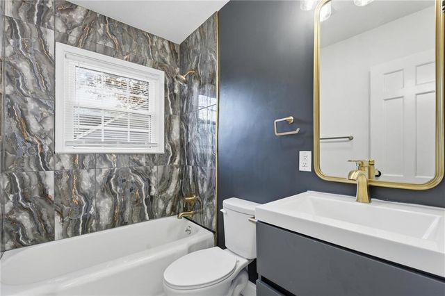 1229 W White Oak Avenue, Independence, MO 64050