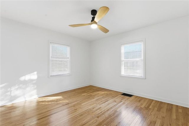 1229 W White Oak Avenue, Independence, MO 64050