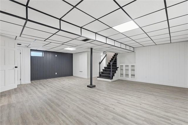 1229 W White Oak Avenue, Independence, MO 64050