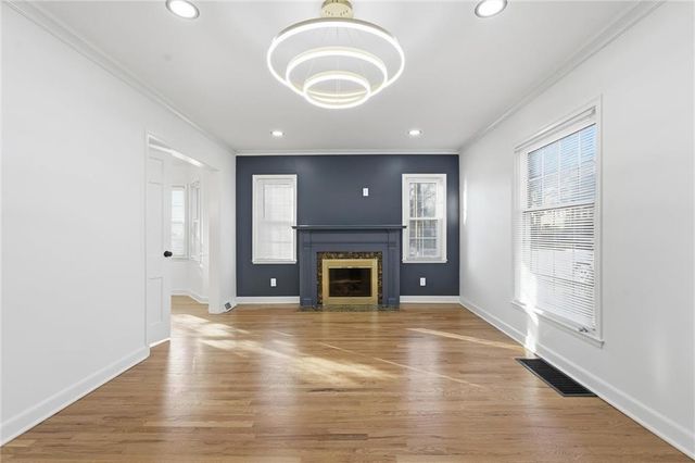 1229 W White Oak Avenue, Independence, MO 64050