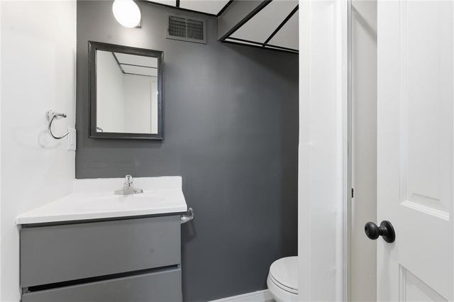 1229 W White Oak Avenue, Independence, MO 64050