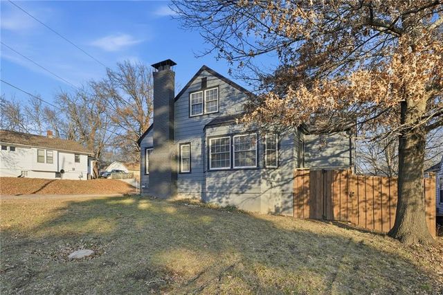 1229 W White Oak Avenue, Independence, MO 64050