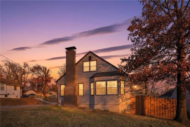 1229 W White Oak Avenue, Independence, MO 64050