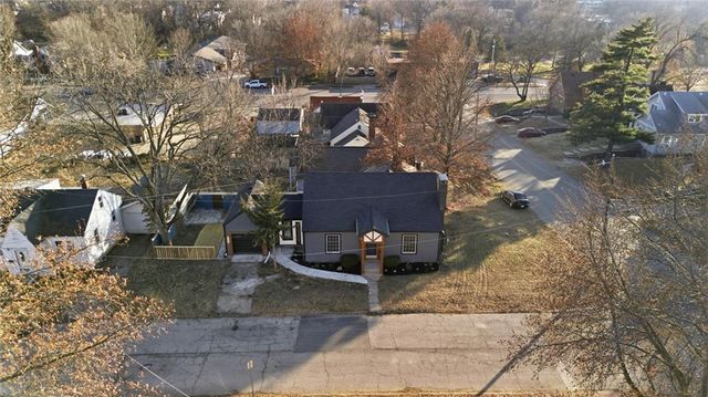 1229 W White Oak Avenue, Independence, MO 64050