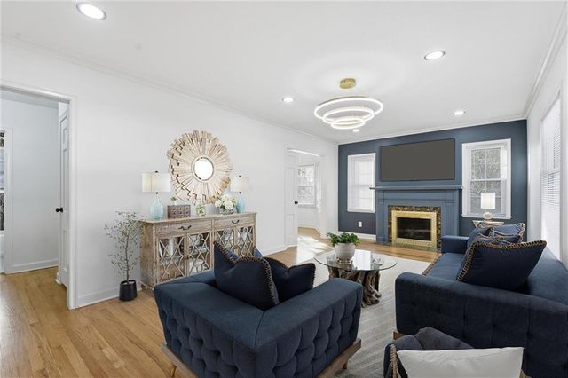 1229 W White Oak Avenue, Independence, MO 64050