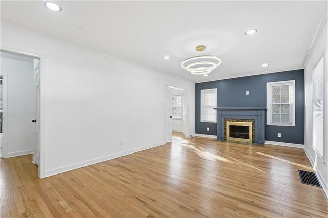 1229 W White Oak Avenue, Independence, MO 64050