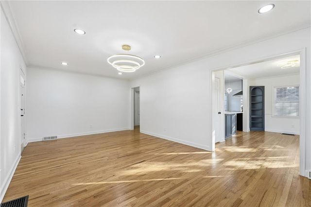 1229 W White Oak Avenue, Independence, MO 64050