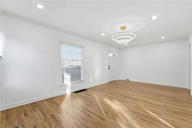 1229 W White Oak Avenue, Independence, MO 64050