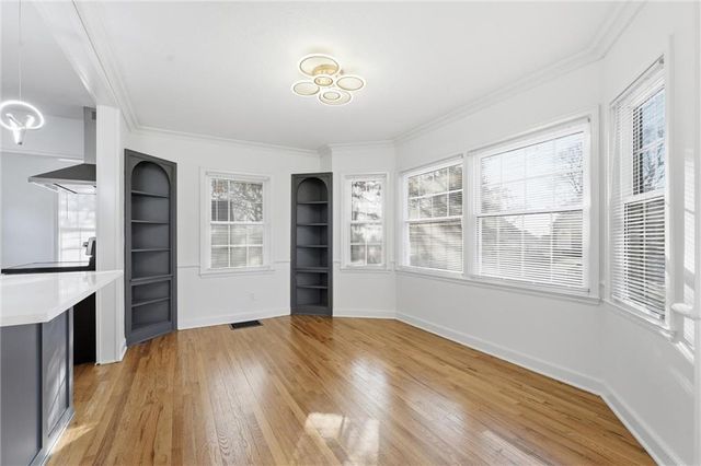 1229 W White Oak Avenue, Independence, MO 64050