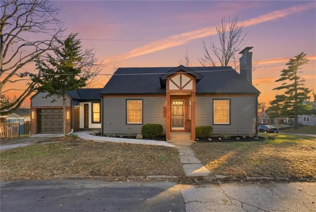 1229 W White Oak Avenue, Independence, MO 64050