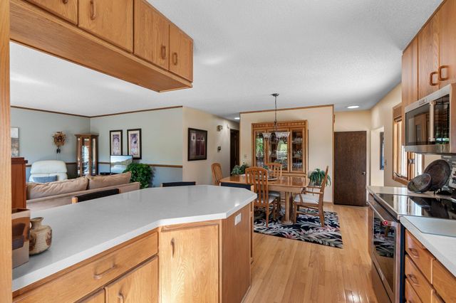 2929 Lake Elmo Avenue N, Lake Elmo, MN 55042