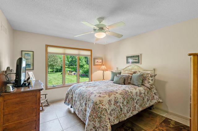 2929 Lake Elmo Avenue N, Lake Elmo, MN 55042