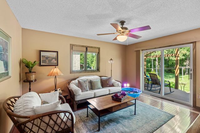 2929 Lake Elmo Avenue N, Lake Elmo, MN 55042