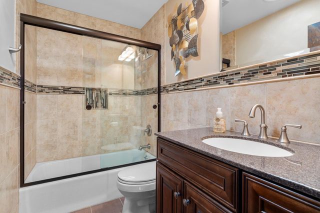 2929 Lake Elmo Avenue N, Lake Elmo, MN 55042