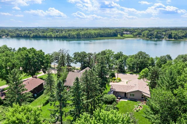 2929 Lake Elmo Avenue N, Lake Elmo, MN 55042