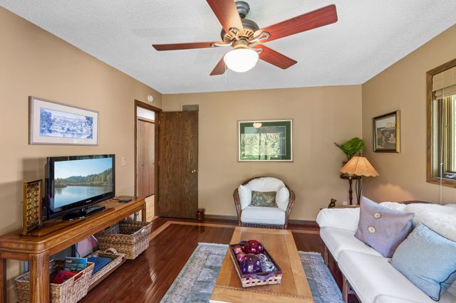 2929 Lake Elmo Avenue N, Lake Elmo, MN 55042