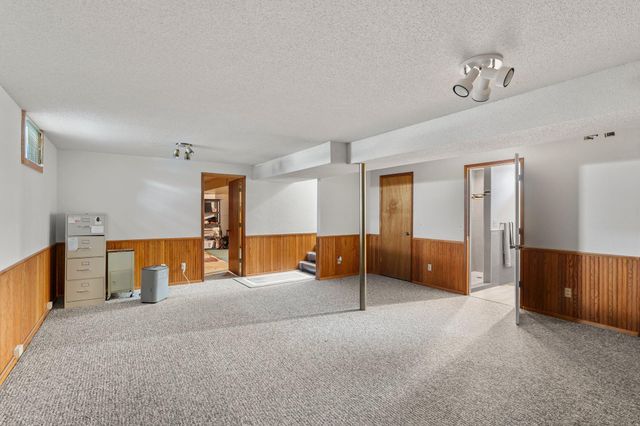 2929 Lake Elmo Avenue N, Lake Elmo, MN 55042