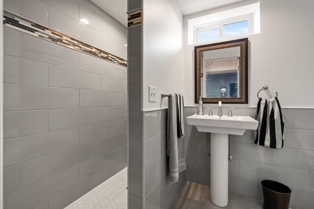 2929 Lake Elmo Avenue N, Lake Elmo, MN 55042