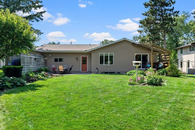 2929 Lake Elmo Avenue N, Lake Elmo, MN 55042